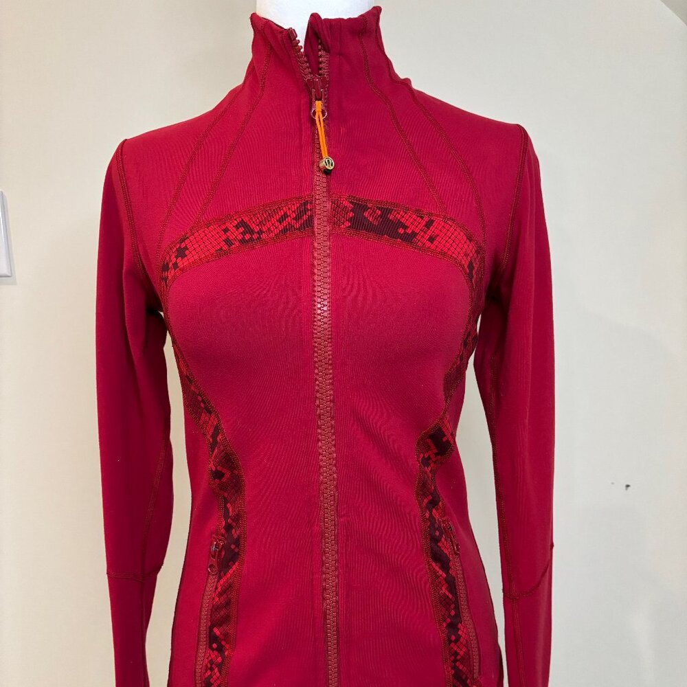 Lululemon Define jacket Cranberry red, Snakeskin trim size 6